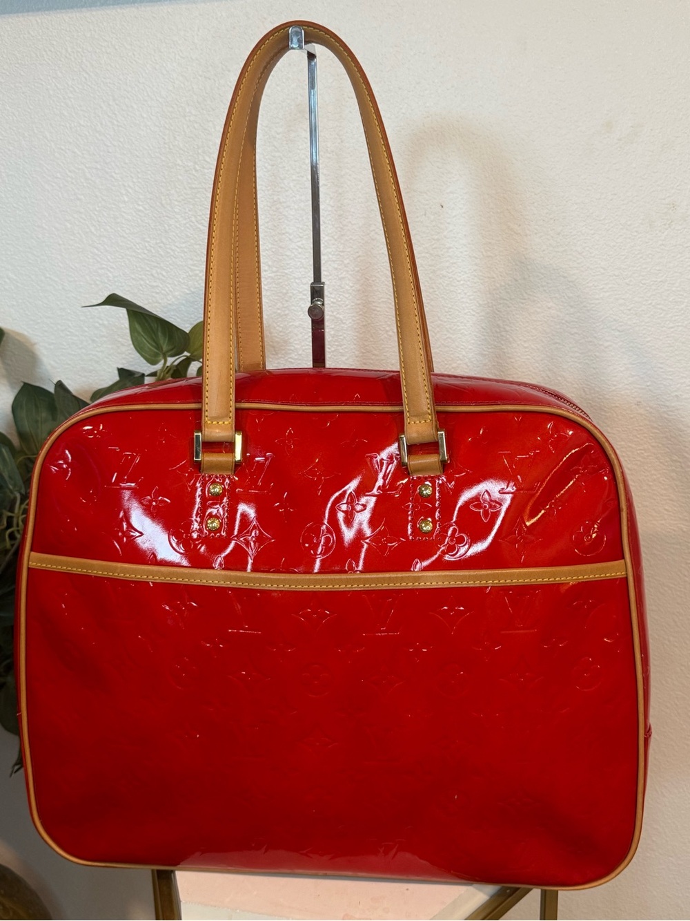 Louis Vuitton Monogram Vernis Sutton Shoulder Bag – Rouge (Red) M91080